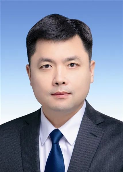 王　磊